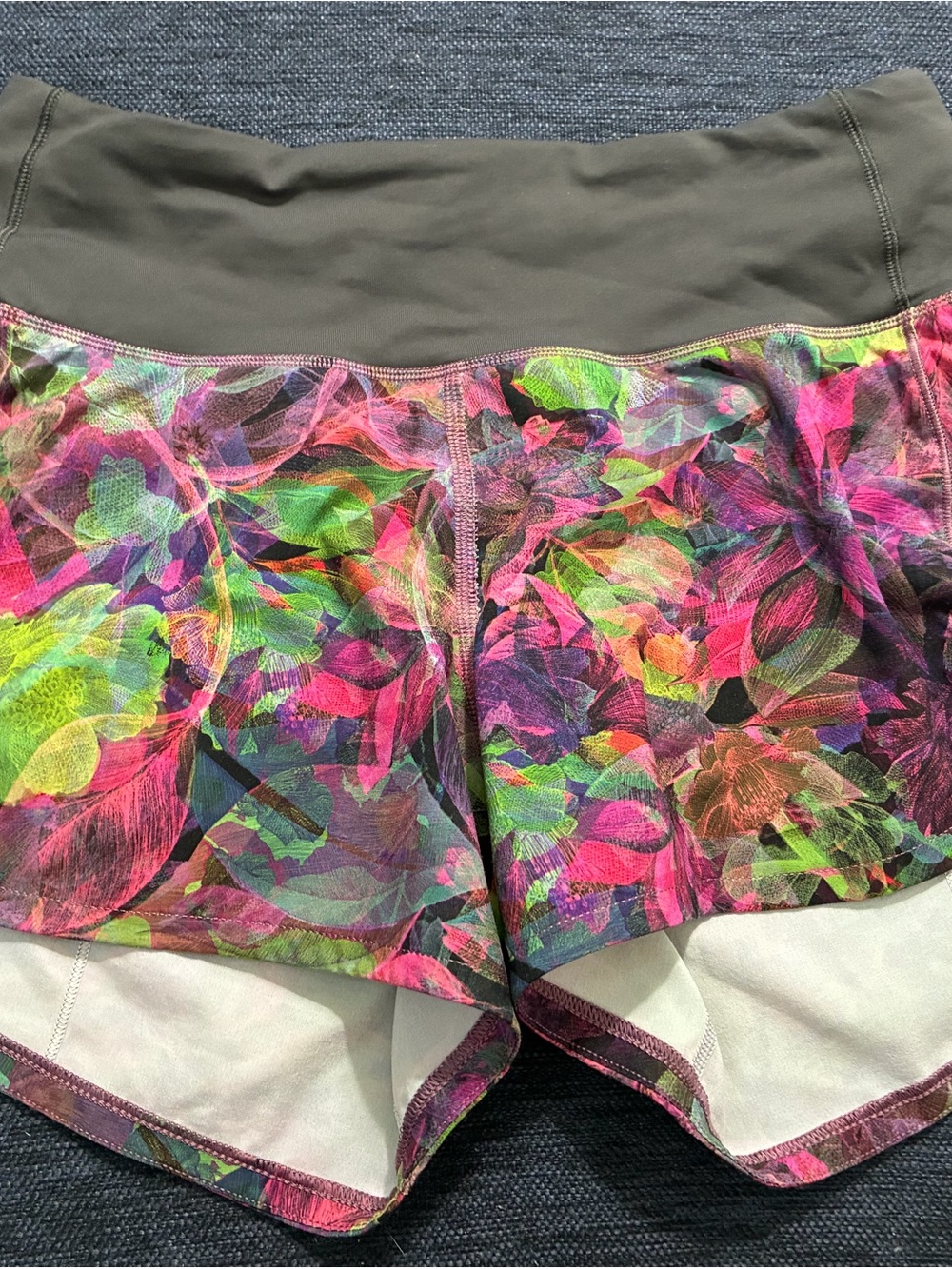 Lululemon Speed Up Mid-Rise Short 4" Vivid size 2 - Picture 4 of 9
